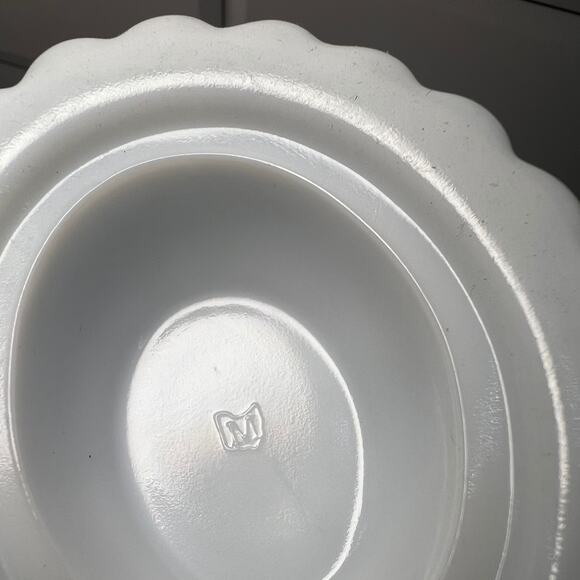 Mini Mosser Milk Glass Cat on Nest - Picture 3 of 4